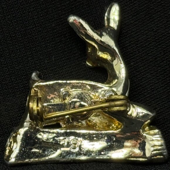 Animal Lover Vintage Pins Brooches Set of 3 - White Cat / Black‎ Rabbit / Deer - Picture 8 of 10